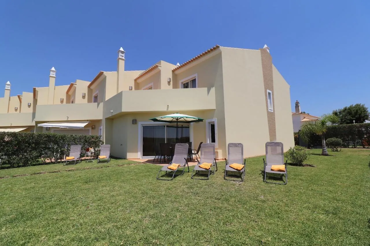3-Bed Townhouse With Pool In Albufeira Balaia别墅